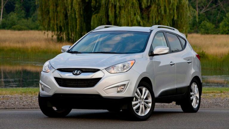 2013 Hyundai Tucson in silver.